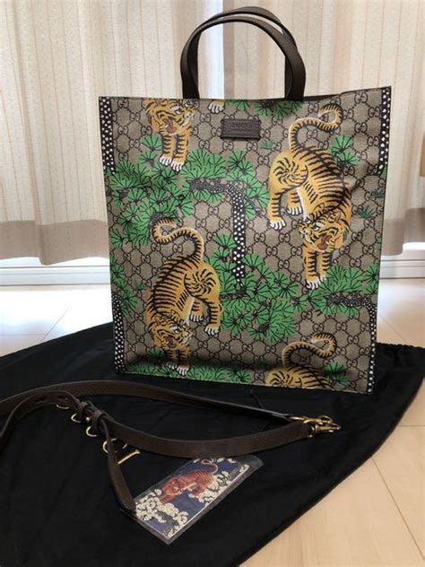 gucci 虎 バッグ